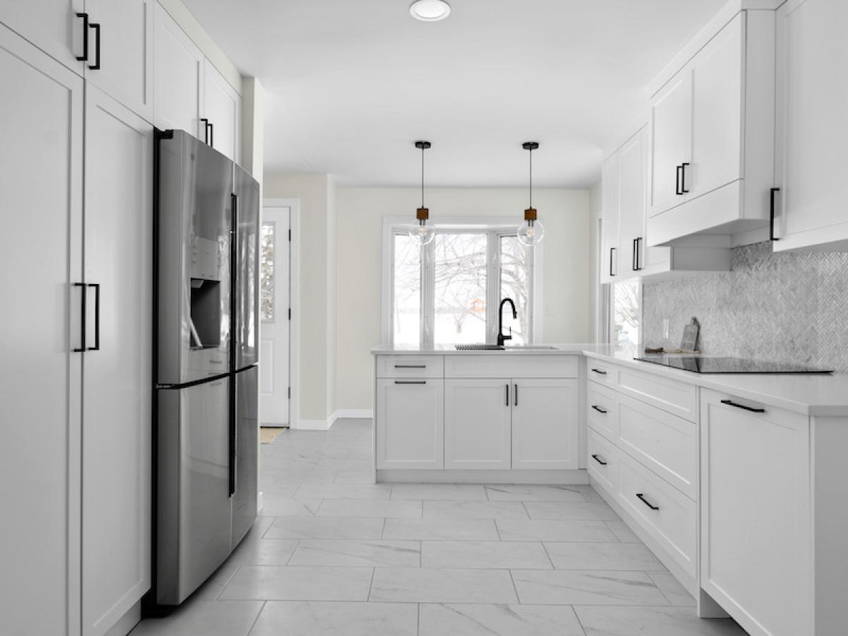 Eat-In Kitchen