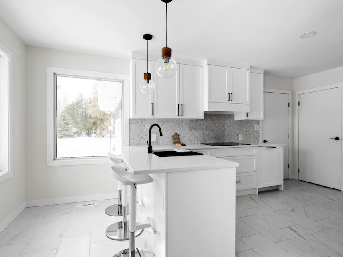 Eat-In Kitchen