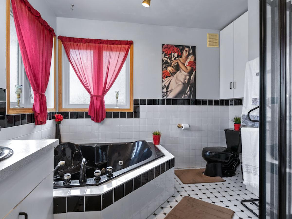 4 Piece En Bath