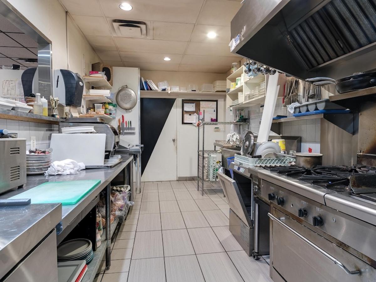 Kitchen 