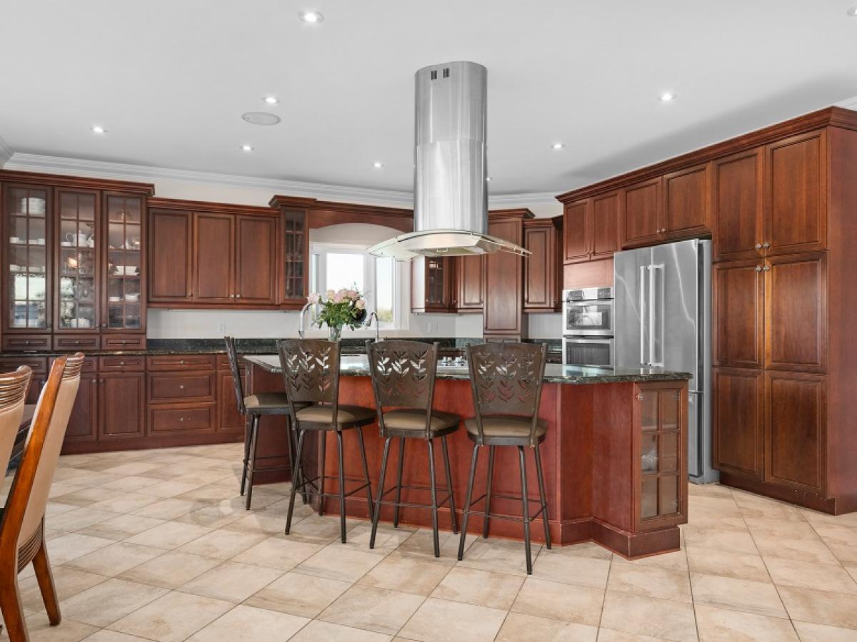 Eat-in Kitchen