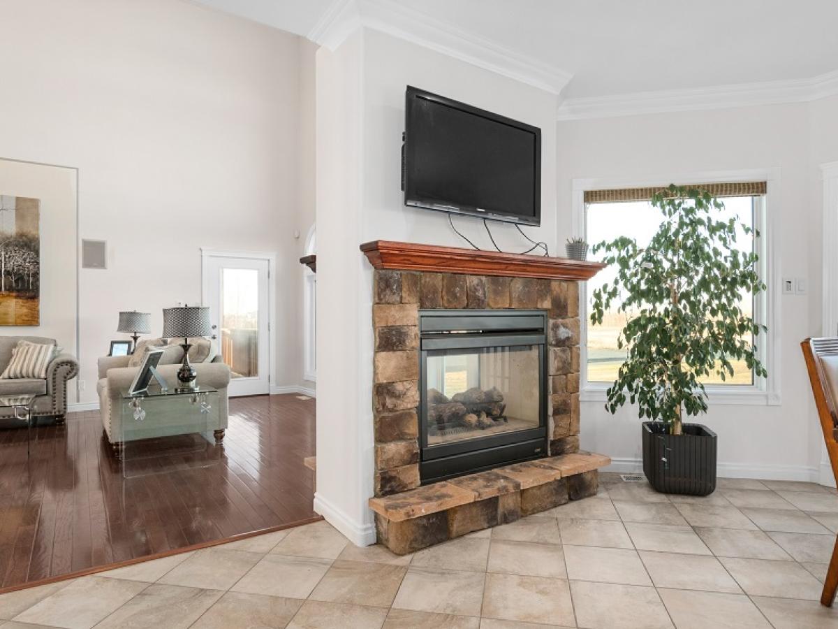 2 sided fireplace 