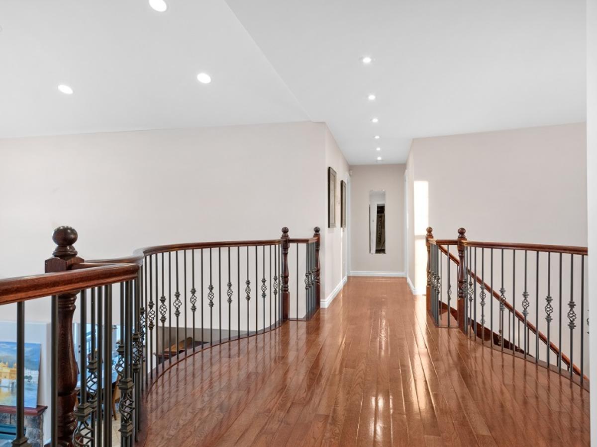 2nd floor Catwalk/Hallway