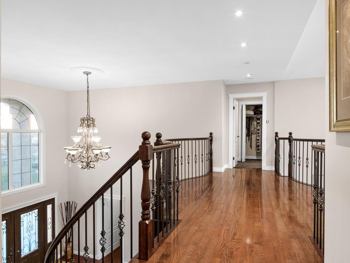 2nd floor Catwalk/Hallway